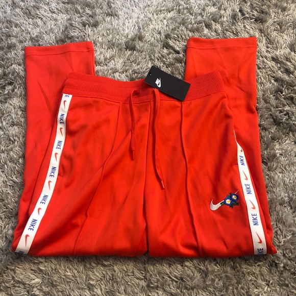 Nike Pants - Nike Sportswear Ultra-Femme Cropped Red Pants